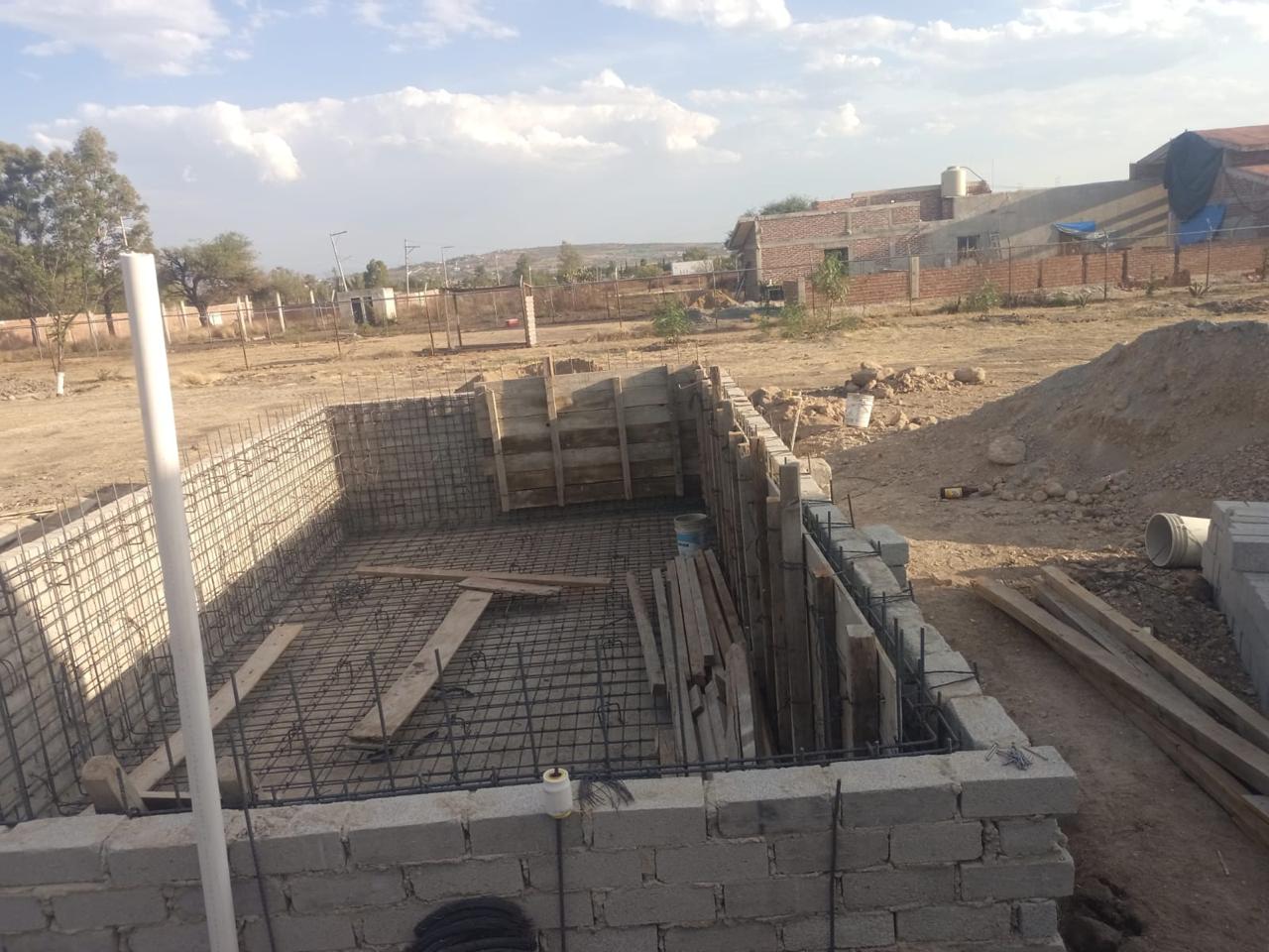 Estructura de una alberca durante su construcción